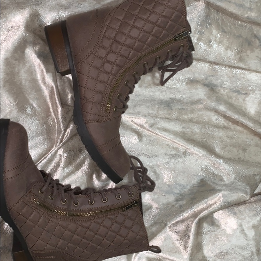 Combat boots